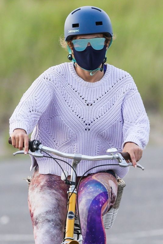 JENNIFER LOPEZ on Her Daily Exercise Routine in The Hamptons 07/25/2020