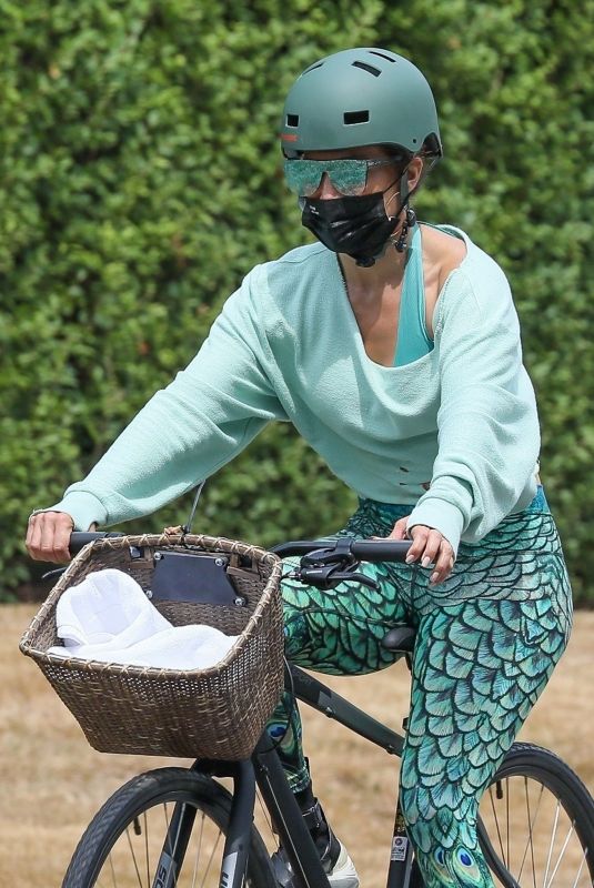 JENNIFER LOPEZ Out on Bike Ride in New York 07/30/2020