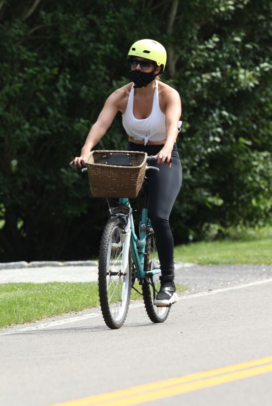 JENNIFER LOPEZ Out Riding a Bike in New York 07/23/2020