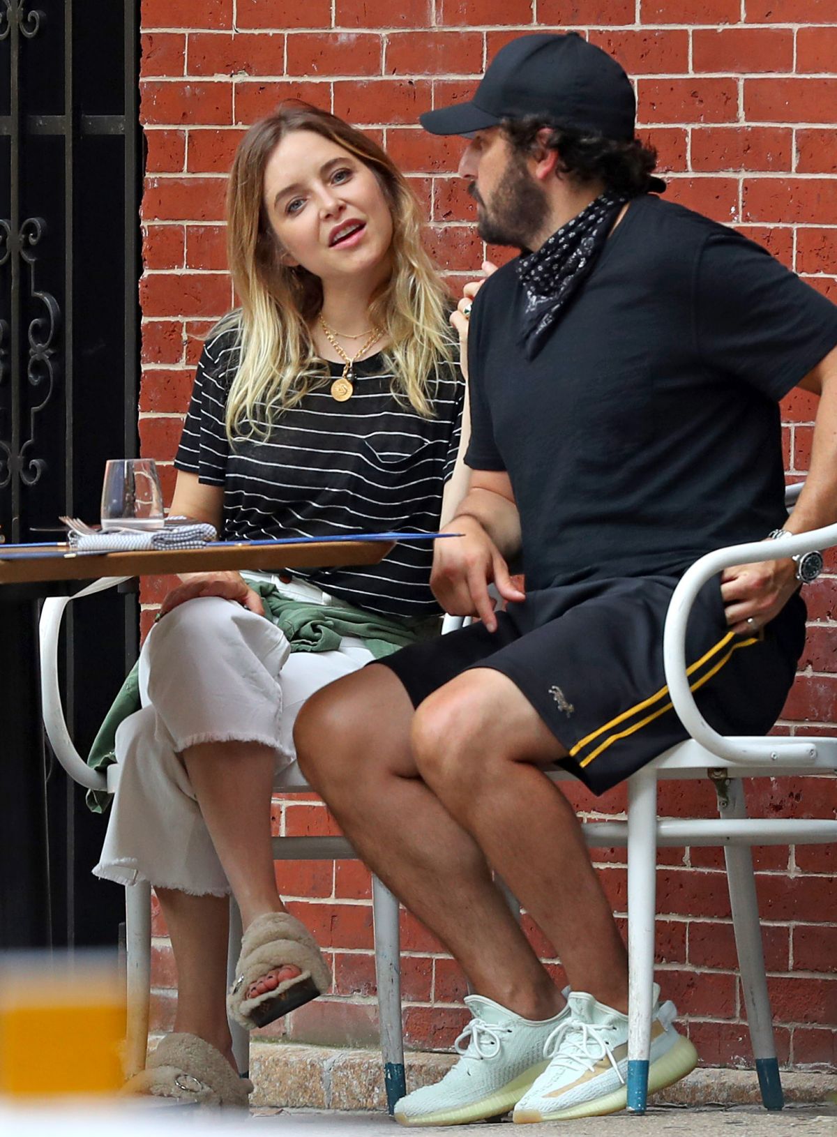 JENNY MOLLEN and Jason Biggs at a Cafe in New York 07/21/2020.