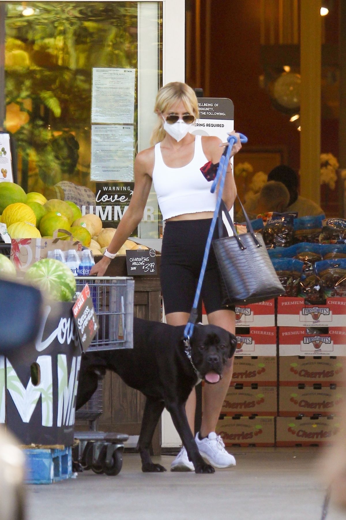 KIMBERLY STEWART Shopping at Bristol Farms in Beverly Hills 07/13/2020 ...