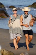 kPregnant KATY PERRY and Orlando Bloom Out on the Beach in Santa Monica 07/05/2020