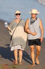 kPregnant KATY PERRY and Orlando Bloom Out on the Beach in Santa Monica 07/05/2020