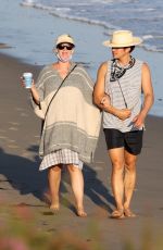 kPregnant KATY PERRY and Orlando Bloom Out on the Beach in Santa Monica 07/05/2020