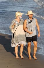 kPregnant KATY PERRY and Orlando Bloom Out on the Beach in Santa Monica 07/05/2020