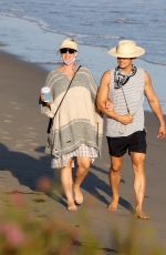 kPregnant KATY PERRY and Orlando Bloom Out on the Beach in Santa Monica 07/05/2020