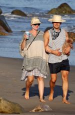 kPregnant KATY PERRY and Orlando Bloom Out on the Beach in Santa Monica 07/05/2020