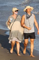 kPregnant KATY PERRY and Orlando Bloom Out on the Beach in Santa Monica 07/05/2020