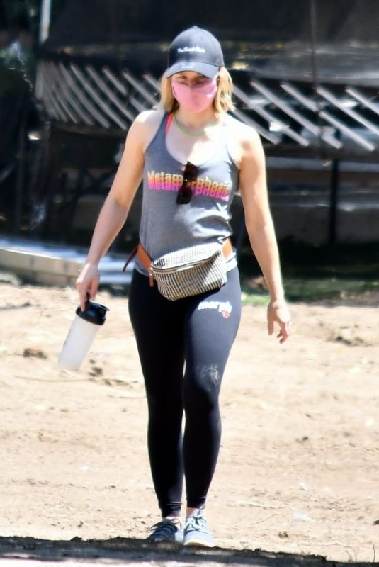 KRISTEN BELL Inspecting Site of Her New Home in Los Feliz 07/17/2020