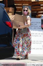 KRISTEN BELL Picking Up Takout in Los Feliz 07/04/2020