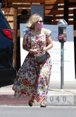 KRISTEN BELL Picking Up Takout in Los Feliz 07/04/2020