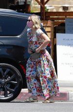 KRISTEN BELL Picking Up Takout in Los Feliz 07/04/2020