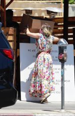KRISTEN BELL Picking Up Takout in Los Feliz 07/04/2020