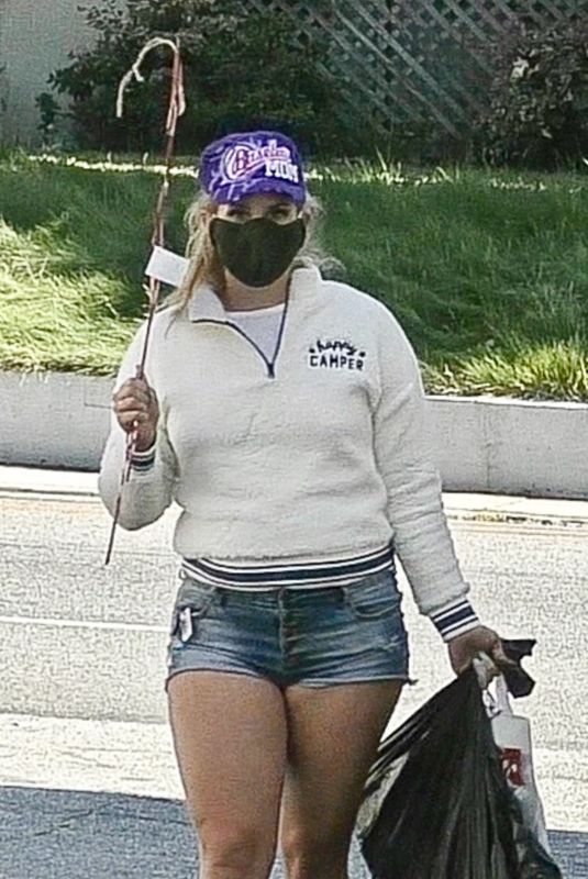 LANA DEL REY in Denim Shorts Shopping for Decorations in Los Angeles 07/03/2020