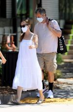 LESLIE MANN and Judd Apatow Shopping at Urban Outfitters in Malibu 07/18/2020