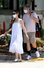 LESLIE MANN and Judd Apatow Shopping at Urban Outfitters in Malibu 07/18/2020
