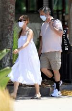 LESLIE MANN and Judd Apatow Shopping at Urban Outfitters in Malibu 07/18/2020