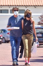 LISA RINNA and Harry Hamlin Out for Pizza to go in Malibu 07/03/2020