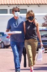 LISA RINNA and Harry Hamlin Out for Pizza to go in Malibu 07/03/2020