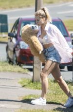 LOTTIE MOSS Arrives in Sussex 07/10/2020
