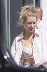 LOTTIE MOSS Arrives in Sussex 07/10/2020