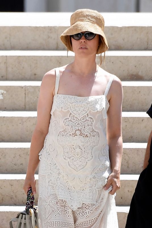 MELISSA GEORGE Out in Venice 07/28/2020