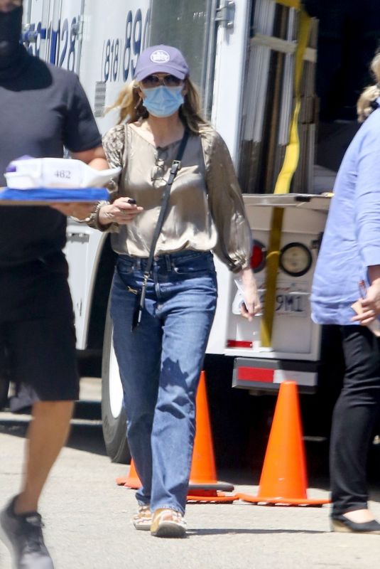 MICHELLE PFEIFFER Moves into Her New House in Los Angeles 06/30/2020