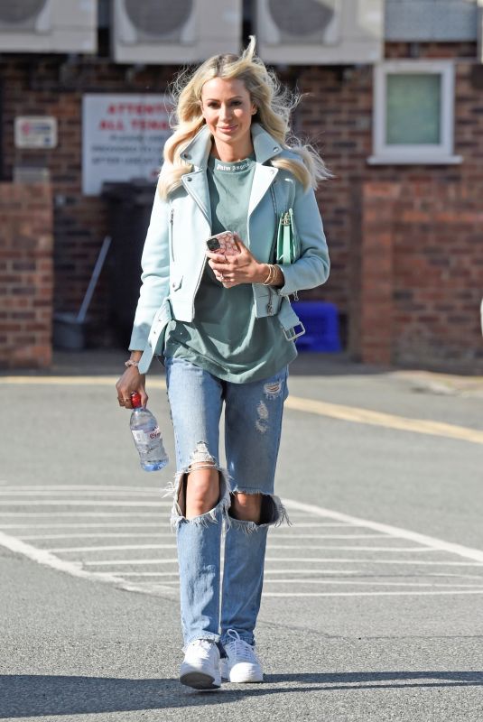 OLIVIA ATTWOOD in Ripped Denim Leaves a Salon in Cheshire 07/10/2020