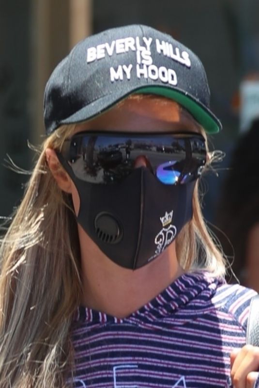 PARIS HILTON Wearing a Mask Out and About in Beverly Hills 07/03/2020