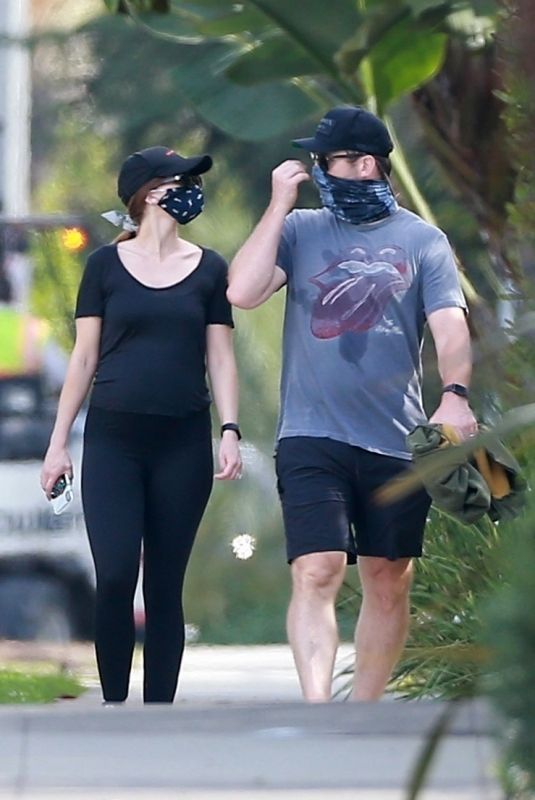 Pregnant KATHERINE SCHWARZENEGGER and Chris Pratt Out in Santa Monica 07/04/2020