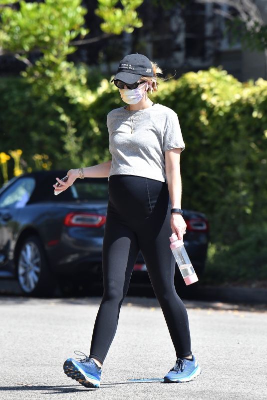 Pregnant KATHERINE SCHWARZENEGGER Out Hikinig in Brentwood 07/07/2020