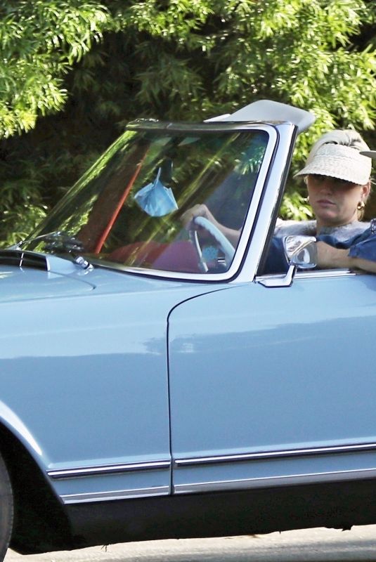 Pregnant KATY PERRY and Orlando Bloom Out Driving in Santa Monica 07/08/2020