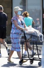 Pregnant KATY PERRY Shopping at Vons in Santa Monica 07/16/2020