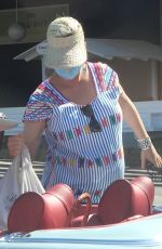 Pregnant KATY PERRY Shopping at Vons in Santa Monica 07/16/2020