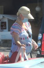 Pregnant KATY PERRY Shopping at Vons in Santa Monica 07/16/2020