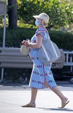 Pregnant KATY PERRY Shopping at Vons in Santa Monica 07/16/2020