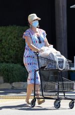 Pregnant KATY PERRY Shopping at Vons in Santa Monica 07/16/2020