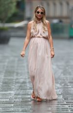 Pregnant VOGUE MATTHEWS Leaves Heart Radio in London 07/19/2020