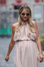 Pregnant VOGUE MATTHEWS Leaves Heart Radio in London 07/19/2020