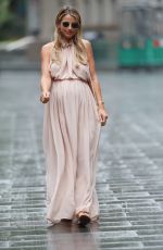 Pregnant VOGUE MATTHEWS Leaves Heart Radio in London 07/19/2020