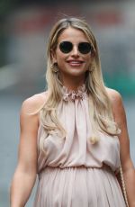 Pregnant VOGUE MATTHEWS Leaves Heart Radio in London 07/19/2020