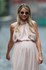Pregnant VOGUE MATTHEWS Leaves Heart Radio in London 07/19/2020