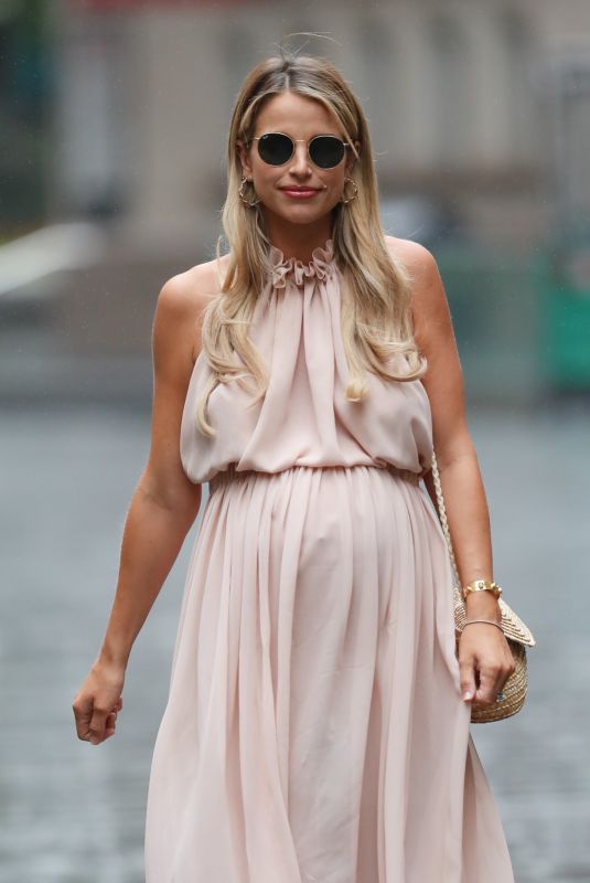 Pregnant VOGUE MATTHEWS Leaves Heart Radio in London 07/19/2020