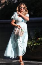 Pregnant VOGUE WILLIAMS Leaves Heart Radio in London 07/12/2020