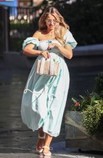 Pregnant VOGUE WILLIAMS Leaves Heart Radio in London 07/12/2020