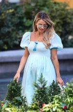 Pregnant VOGUE WILLIAMS Leaves Heart Radio in London 07/12/2020