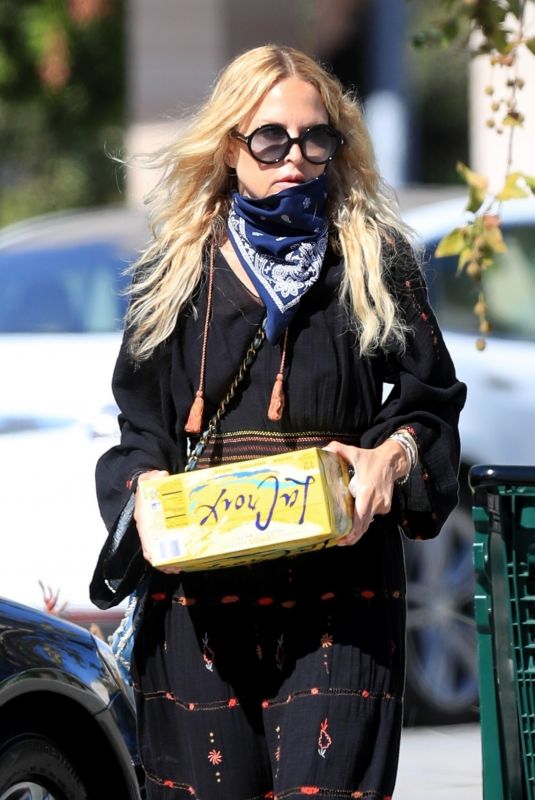 RACHEL ZOE Shopping at Whole Foods in Malibu 07/08/2020