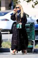 RACHEL ZOE Shopping at Whole Foods in Malibu 07/08/2020