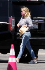 REESE WITHERSPOON Landing at Van Nuys in Los Angeles 07/08/2020