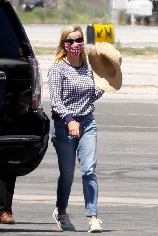 REESE WITHERSPOON Landing at Van Nuys in Los Angeles 07/08/2020